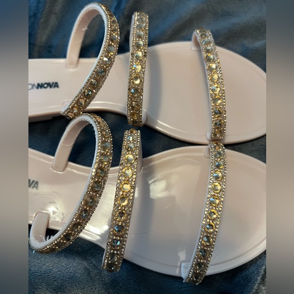 Size 9 nude sandal with gold jewels on the straps - Picture 4 of 5